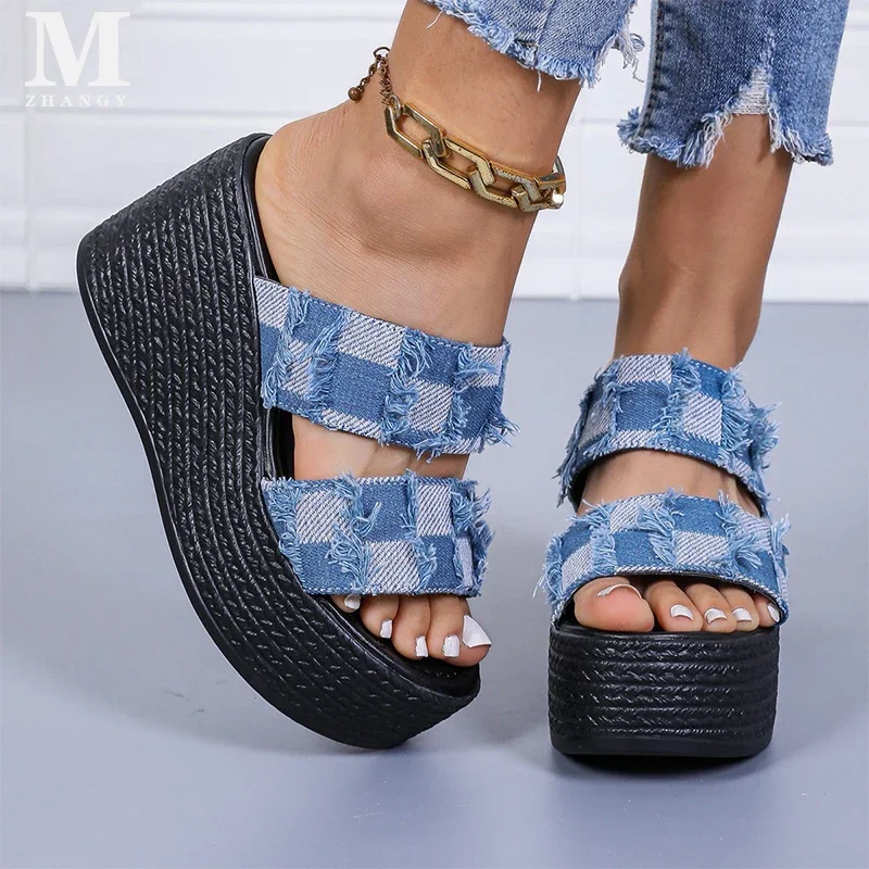 Женские модные тапочки на танкетке сандалии высоком каблуке женские трендовые