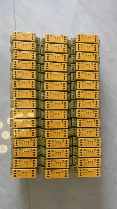 Реле безопасности Pilz X1 774300 X2 774303 X4 774585 X4V 774580