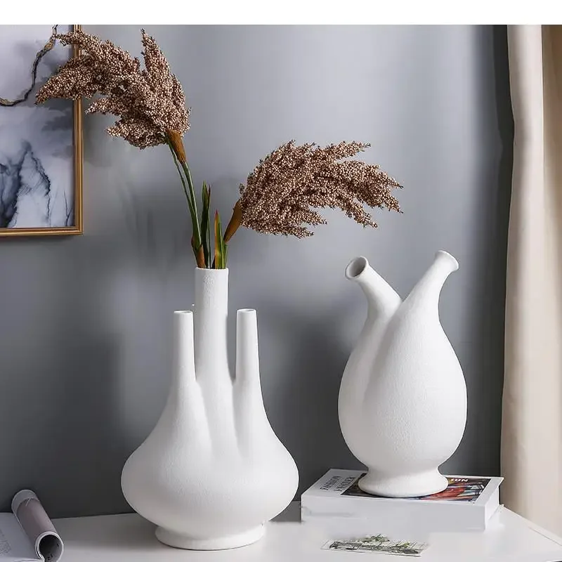 Ваза из керамики с креплением на трубу ручная работа