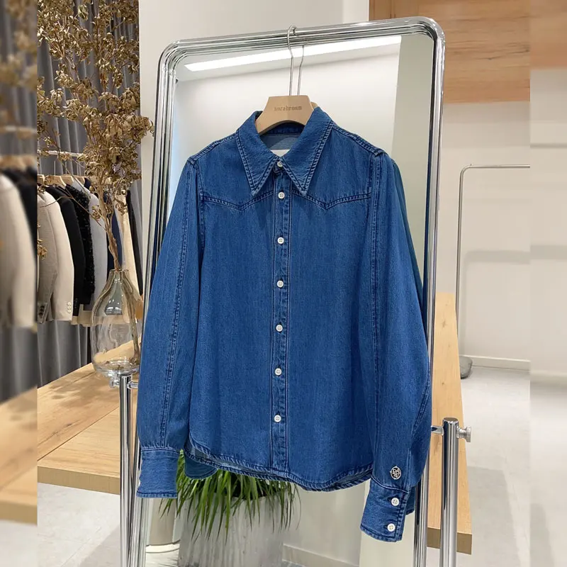 

Spring style with vintage denim shirt