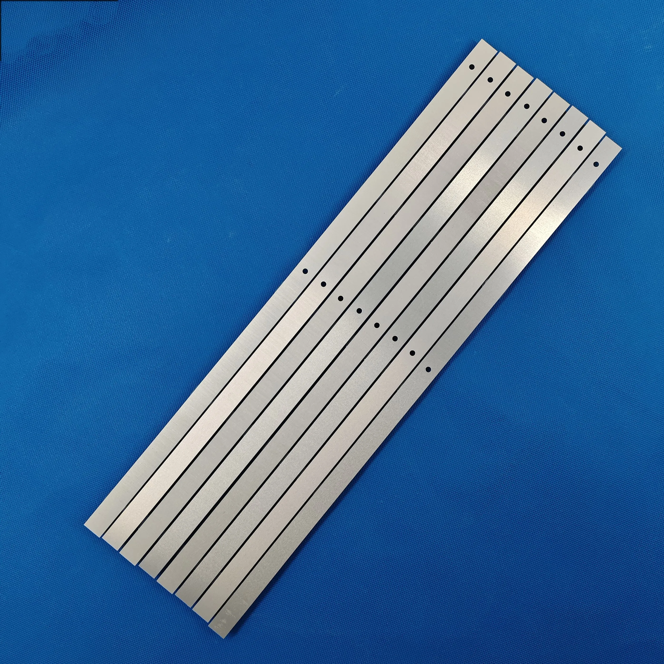 Лента светодиодной подсветки 5-ламповая для JL.D 50051330 -170DS-M_V01 170AS -170BS-M K50DLM8FS K50DL8FS