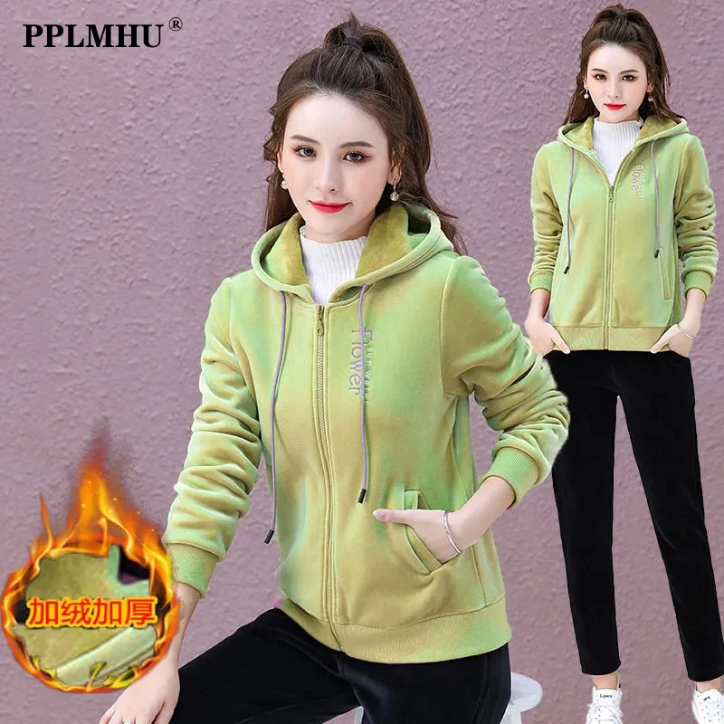 Женский спортивный костюм