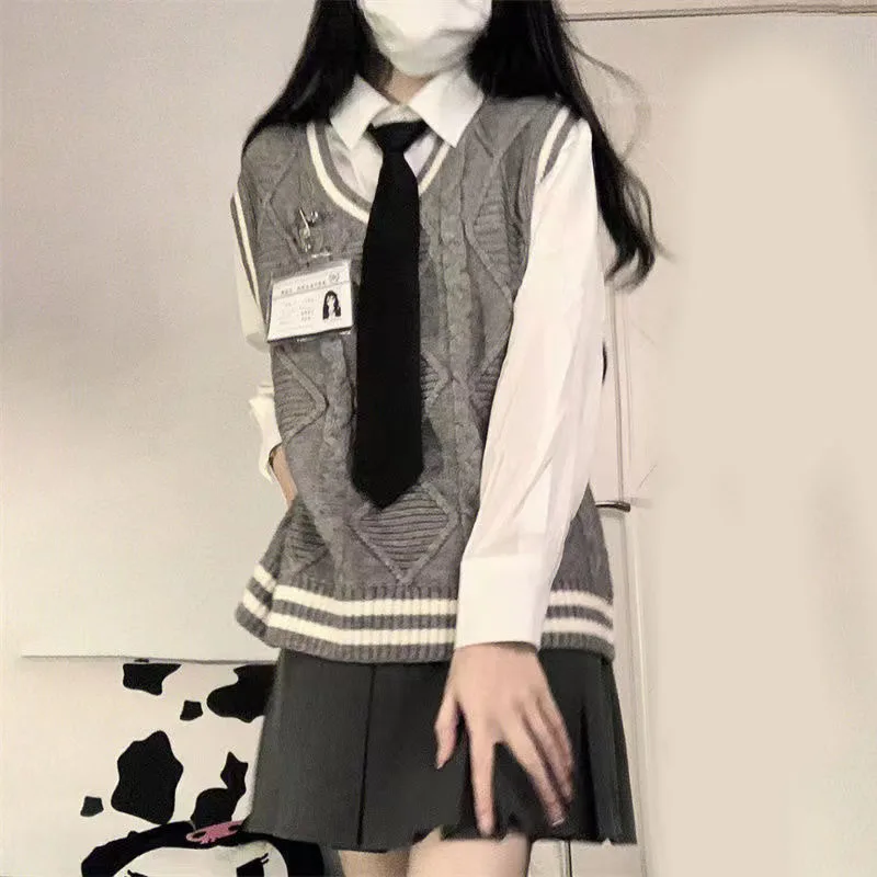 

Grey Vintage Sweater V-neck Knit Waistcoat Shirt Three-piece Vest Sweet, Loose And Slouchy On The Outside School Uniform Girls