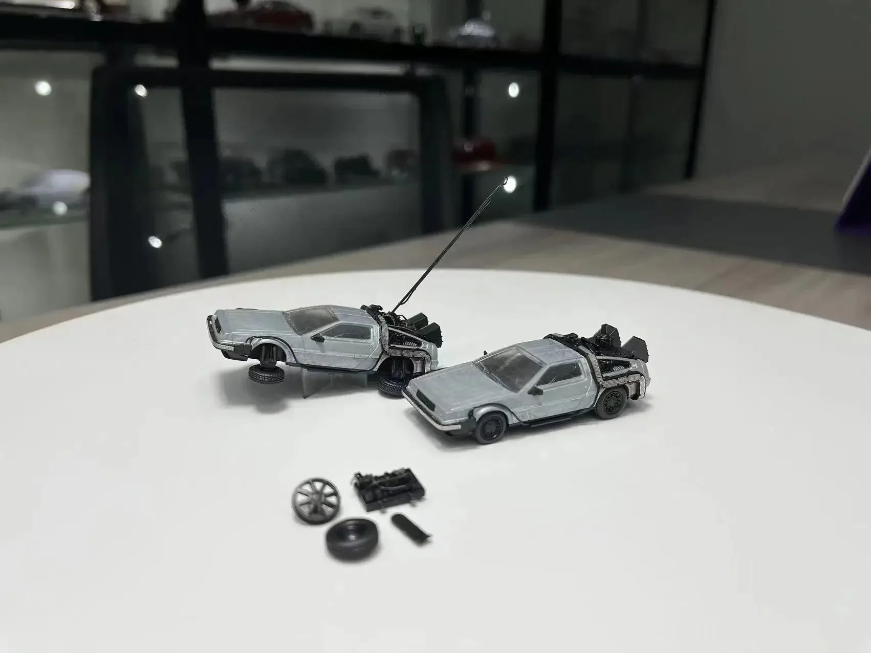 DCM 1:64 Модель автомобиля Назад в будущее