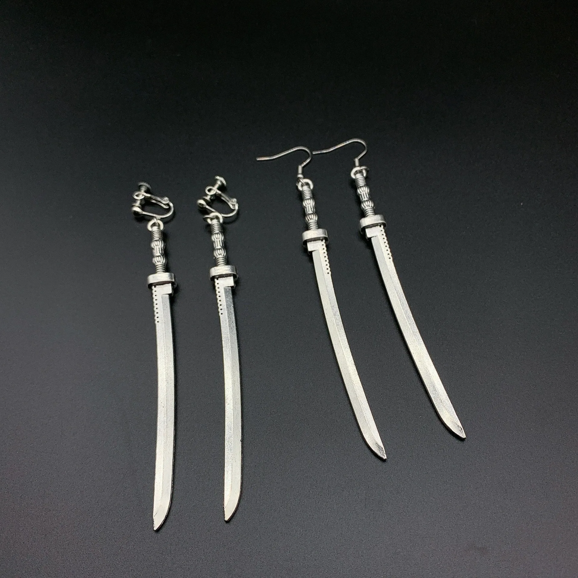 Панковская стальная аниме-тугрица с длинным ножом для ушей для мужчин и женщин, украшение, изысканные хип-хоп серьги Кореи.