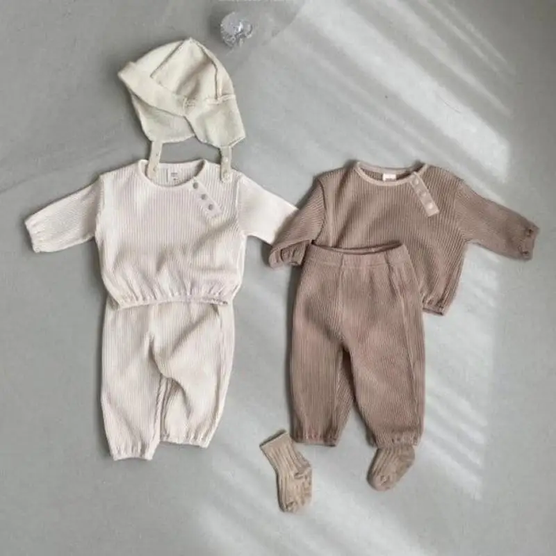 

Новинка 2022, однотонный комплект одежды для малышей, хлопковый топ с длинным рукавом + штаны для младенцев, костюм из 2 предметов, осенняя одеж...