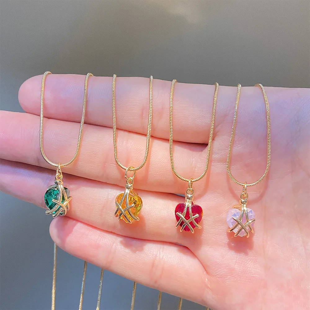 

New Gold Color Love Pendant Necklaces Fashion Sweet Heart-shaped Collarbone Chain Couple Necklace for Women 2022 Trend Jewelry
