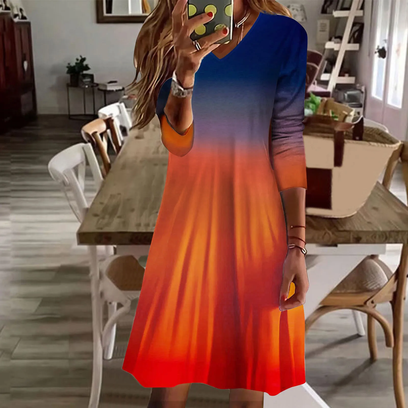 

Женское платье с длинным рукавом и V-образным вырезом