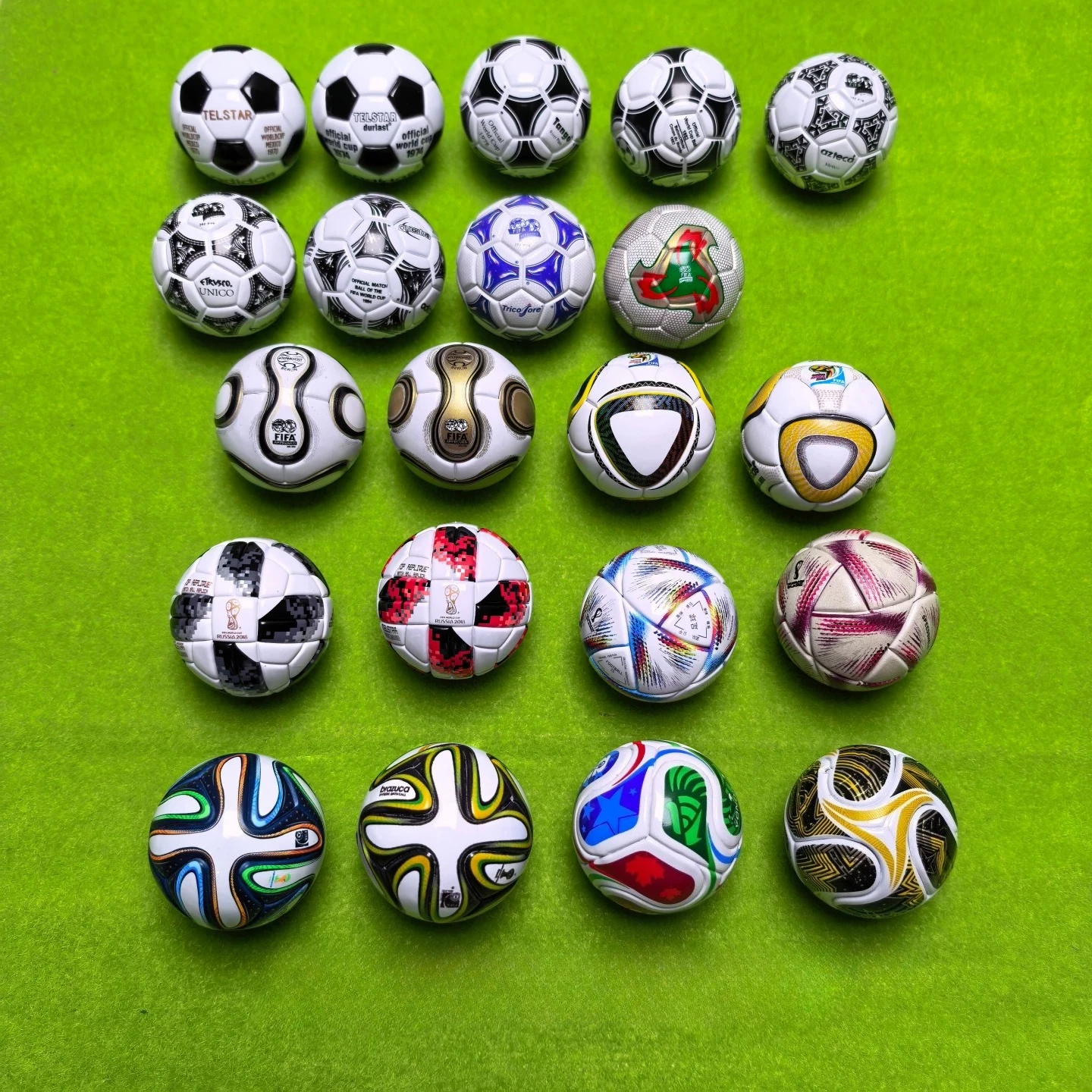Фото Коллекционная фигурка футбольного мяча FIFA 2026: сувенир для болельщиков, подарочная коробка, настольное украшение, спортивная атрибутика, декор для дома №4
