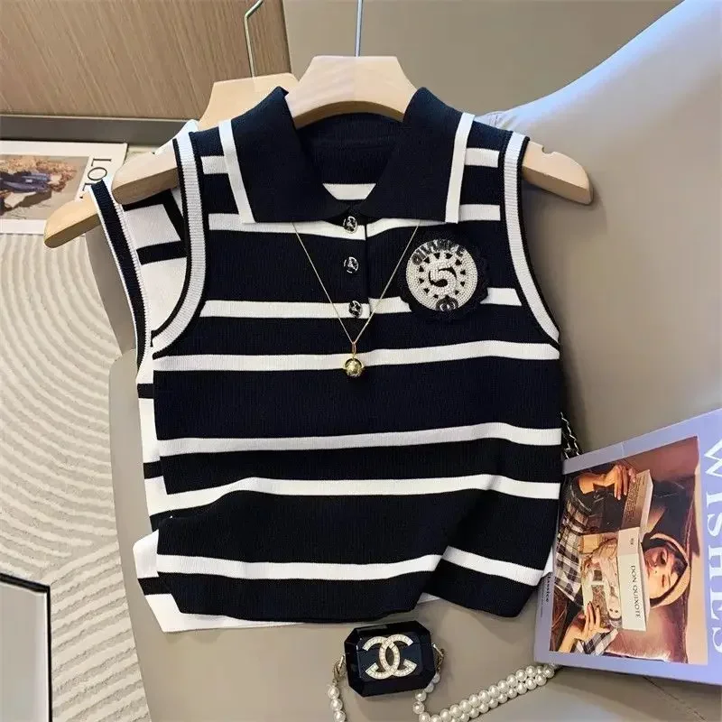 Лето 2024 новая женская мода универсальный уникальный облегающий топ без рукавов