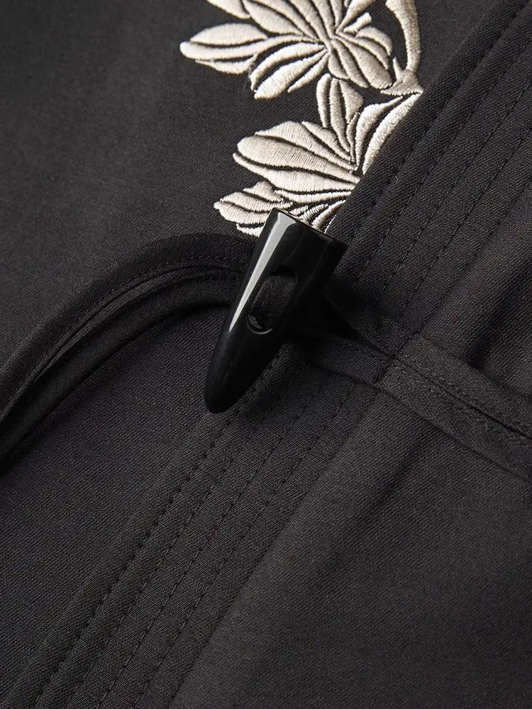 Женский традиционный этнический жилет с вышивкой