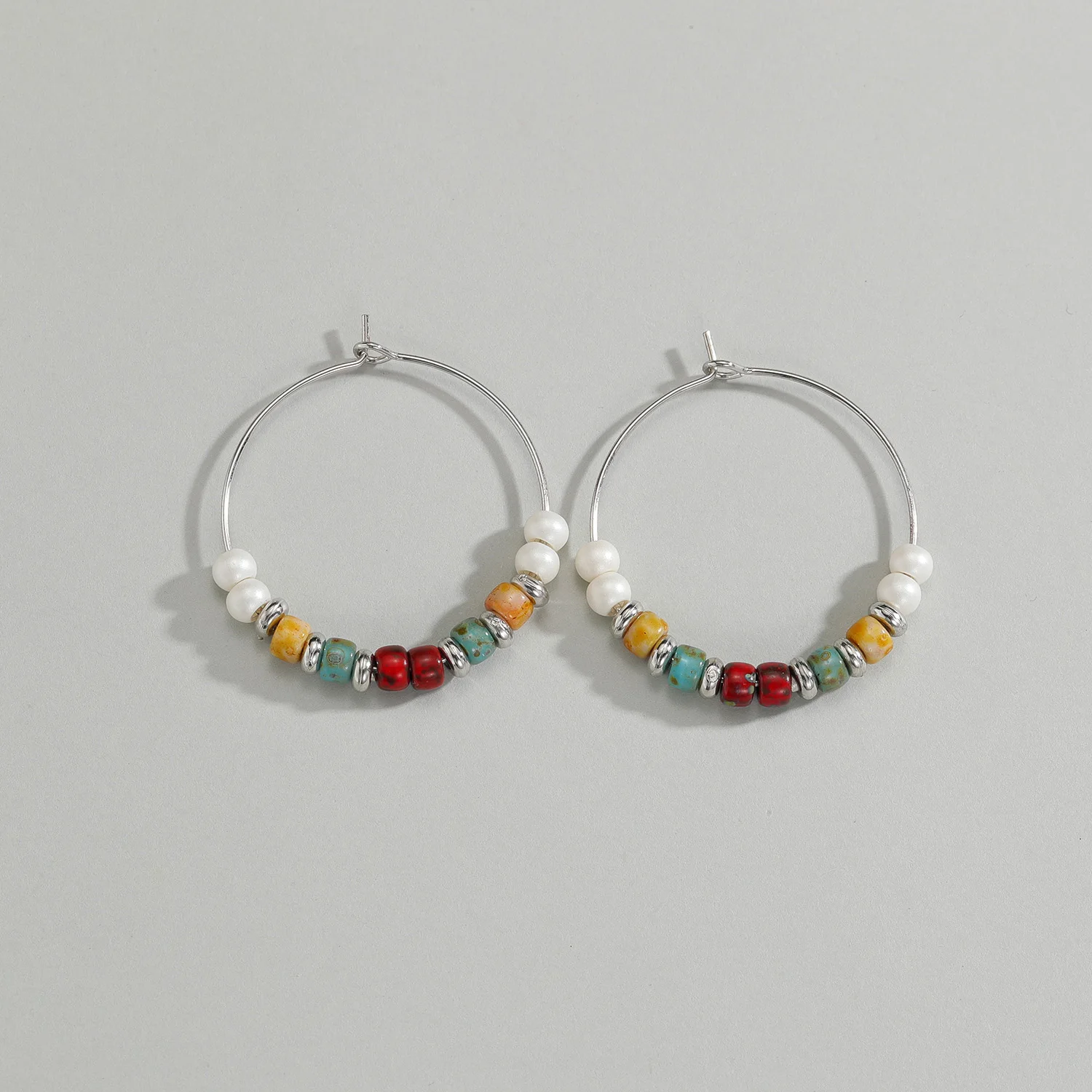 Женские серьги из орехового материала в ретро стиле