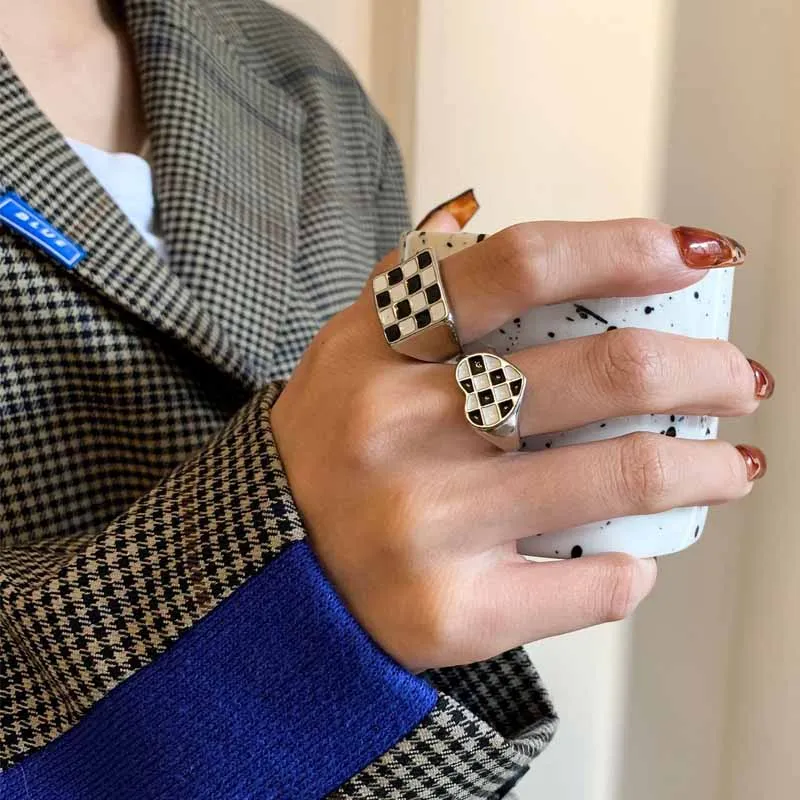 

Женское кольцо в шахматную клетку, серебро 925 пробы