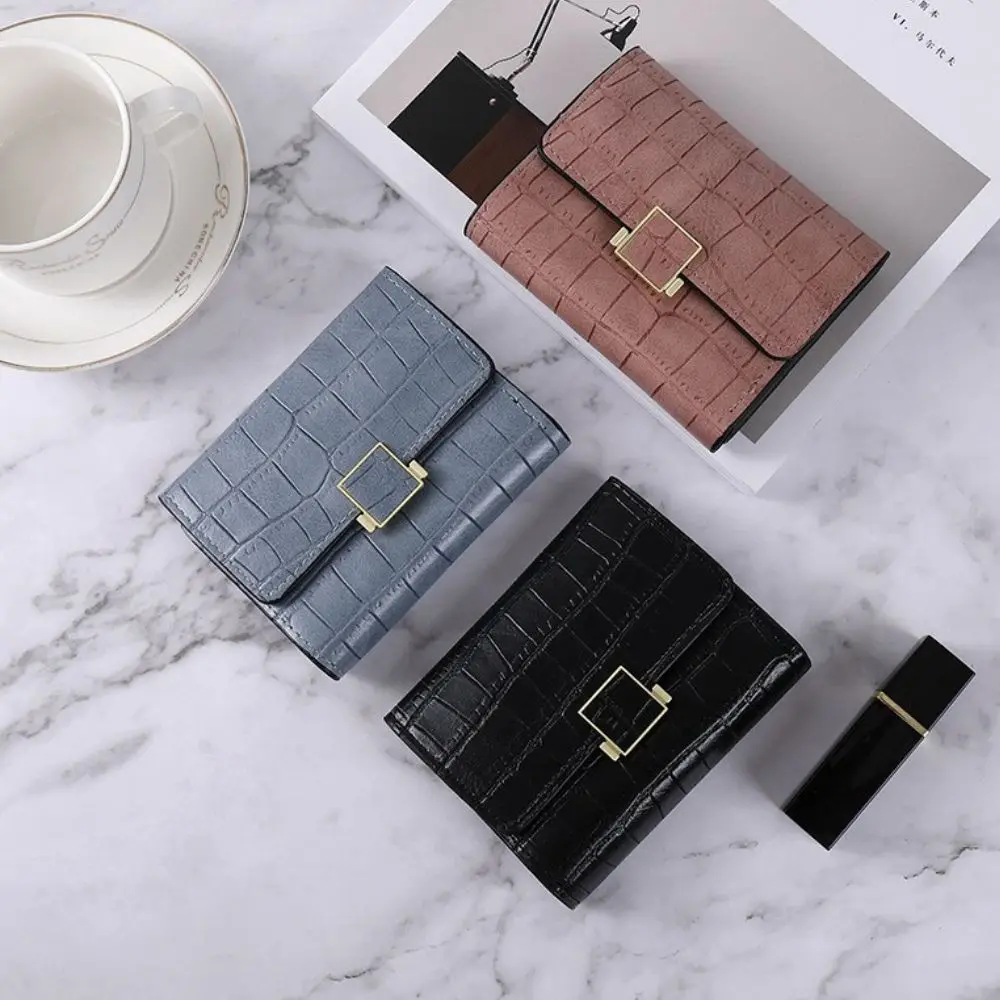 

Классический женский кошелек с отделением для кредитных карт