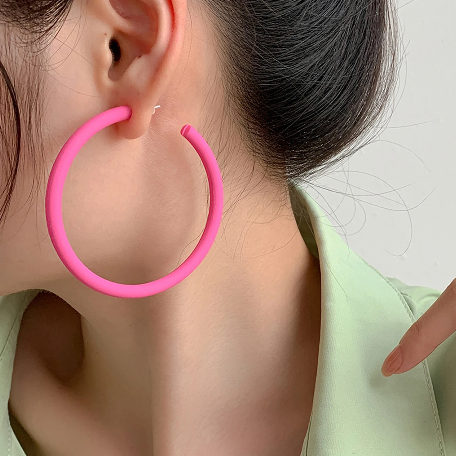 2024 модные большие круглые серьги-кольца ярких цветов 6 3 см для женщин и девушек