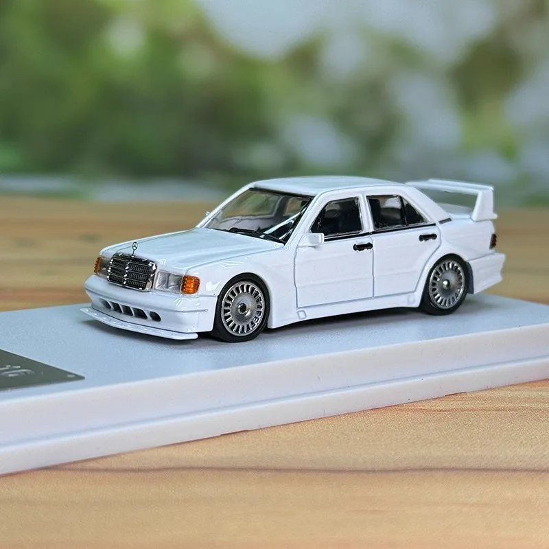 Модель автомобиля из сплава 1:64 190E W201 2 5-16 Evo