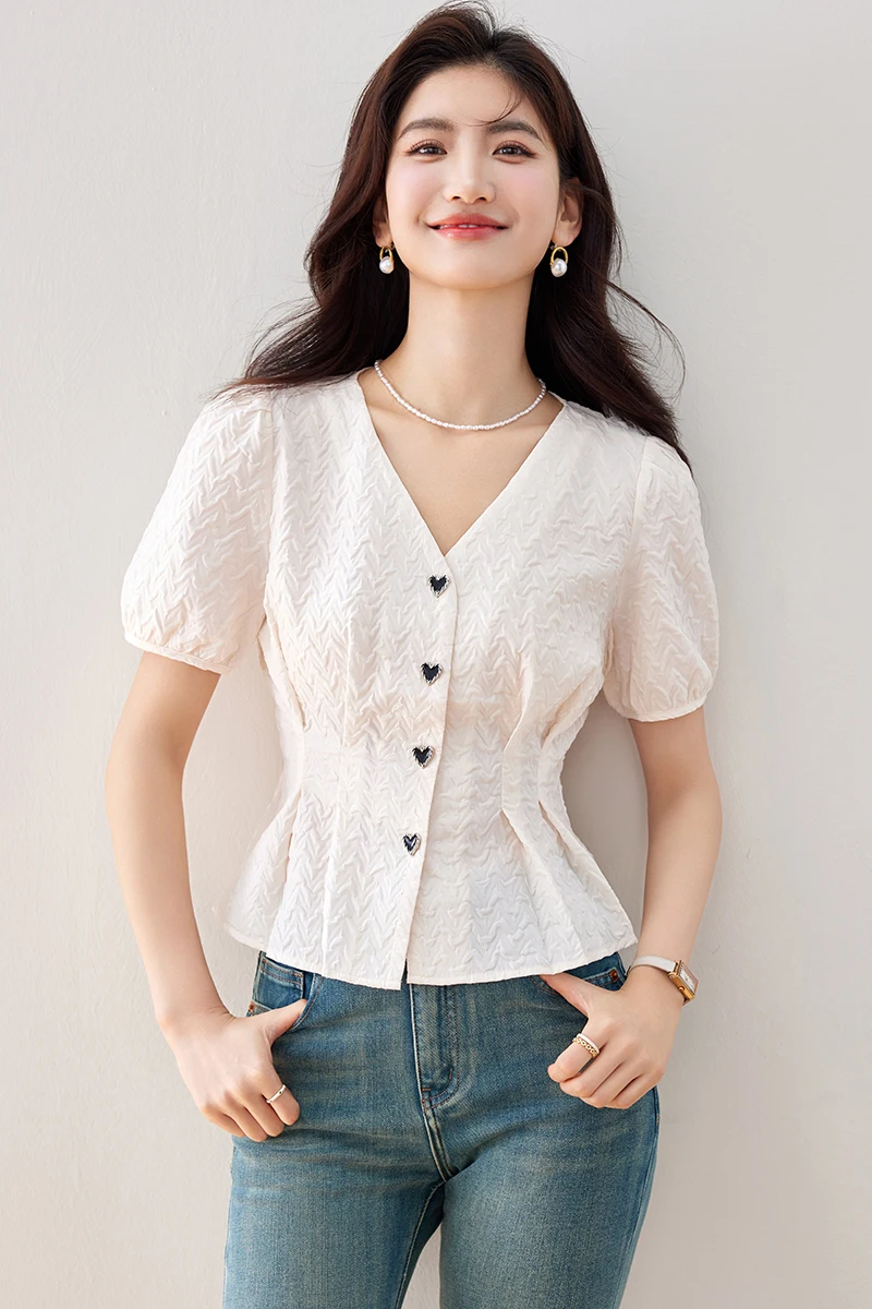 Женская офисная блузка с коротким рукавом облегающая пышными рукавами V-образным