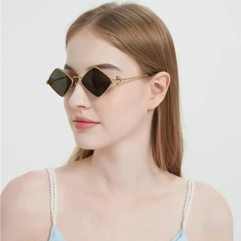 

Продажа 2023 солнцезащитные очки в маленькой оправе женские призмы, ретро Квадратные Солнцезащитные очки женские брендовые дизайнерские очки, модные и модные солнцезащитные очки