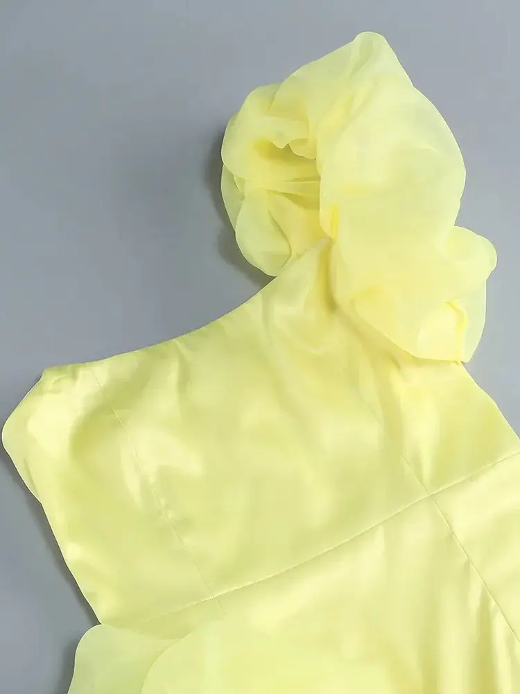 Модель 2024 желтое мини-платье женское пикантное приталенное платье на одно плечо