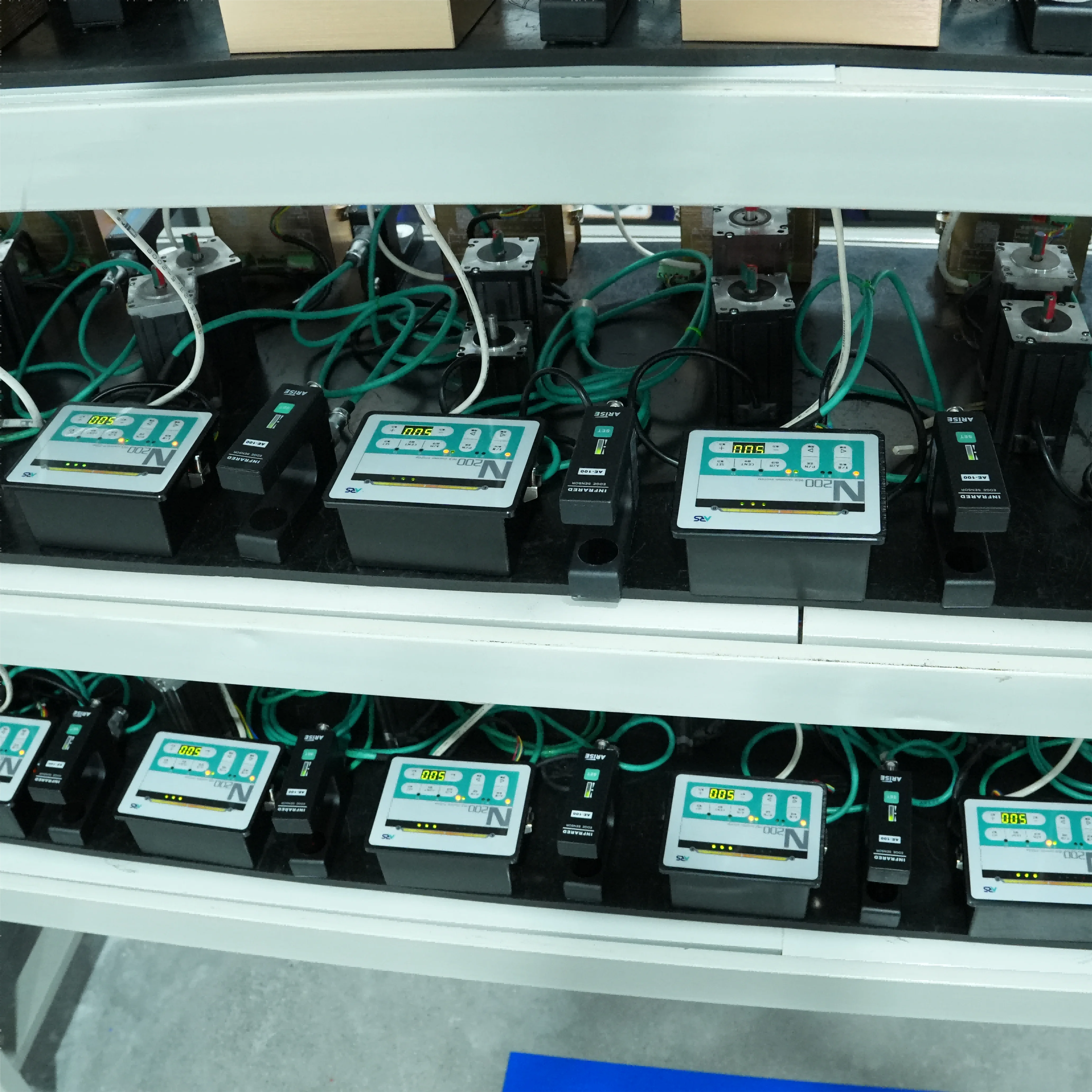 Автоматическая фотоэлектрическая система с контролем направляющей сети