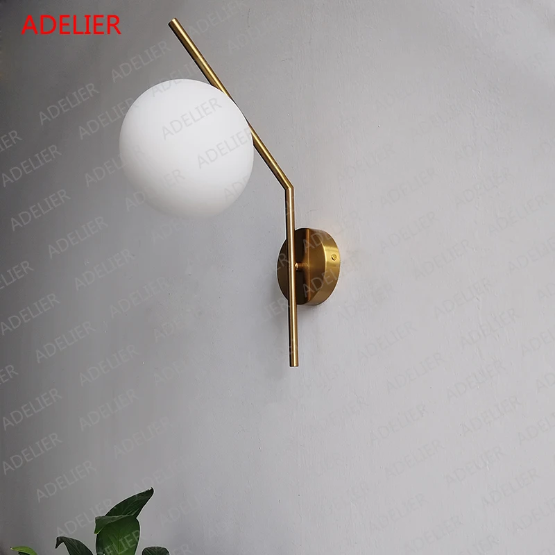 Настенная лампа со стеклянным шаром бра в современном стиле для гостиной