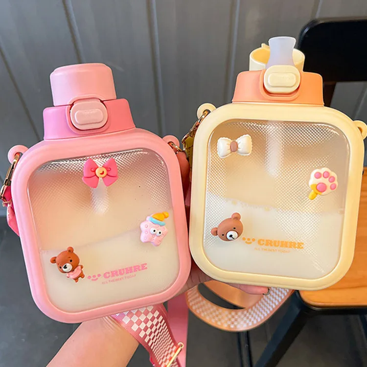 

High-value Student Water Cup Large-capacity Summer Messenger Out of The Kettle To Carry A Straw Plastic Cup Female Cute