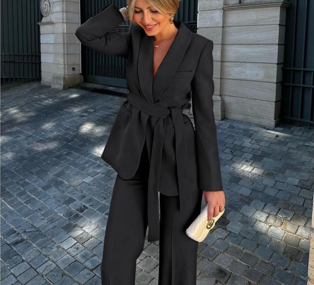 Рисунок 2 - Современные женские костюмы из 2 предметов