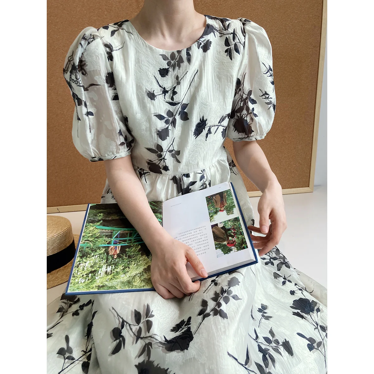 

Платье из органзы с рукавами-фонариками и чернилами