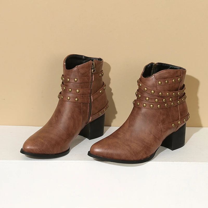 

Couple Boots PU Low Heel Round Ankle Boots Fashion Rivet Decoration Solid Color Side Zipper British Short Boots Women Boots