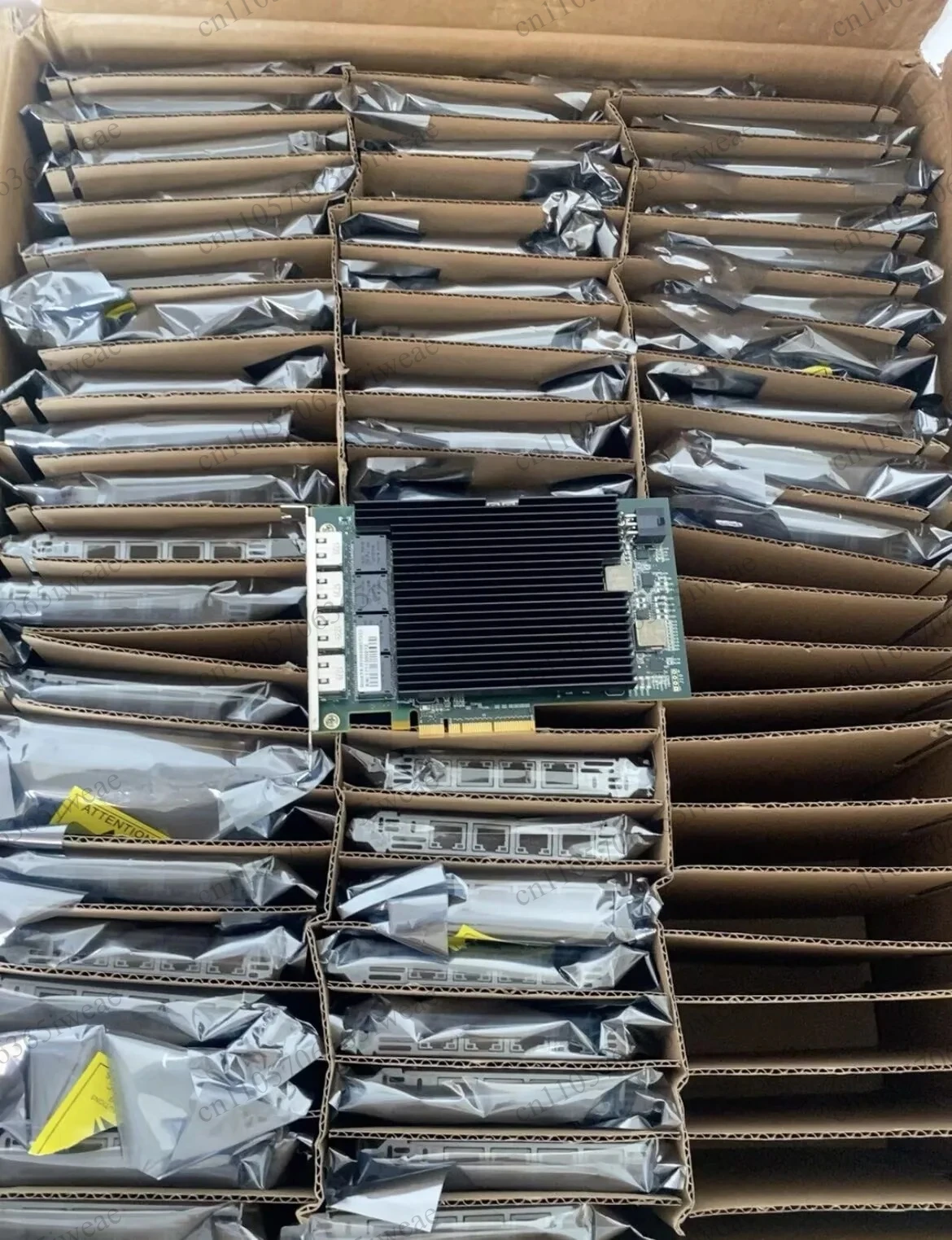 Фото Сетевой адаптер 10GBase-T для сервера, четырехпортовый, 10 Гбит/с, PCIe, RJ45 Ethernet №4