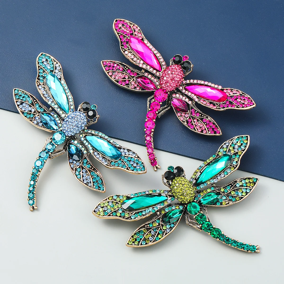 

New Alloy Crystal Dragonfly Brooch Girls Cute Pins Fashion Popular Corsage Women Creative Rhinestone Brooches Insect Series Pin