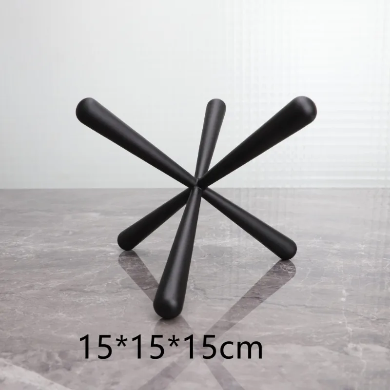 

Черная керамическая шестигранная скульптура