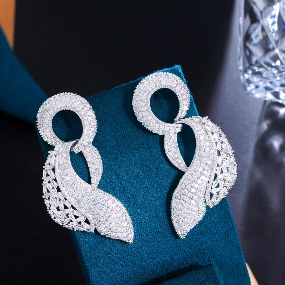 

ThreeGraces Personality Shiny Cubic Zirconia Long Symmetrical Geometric Drop Earrings for Women 2023 New Fashion Jewelry E1120