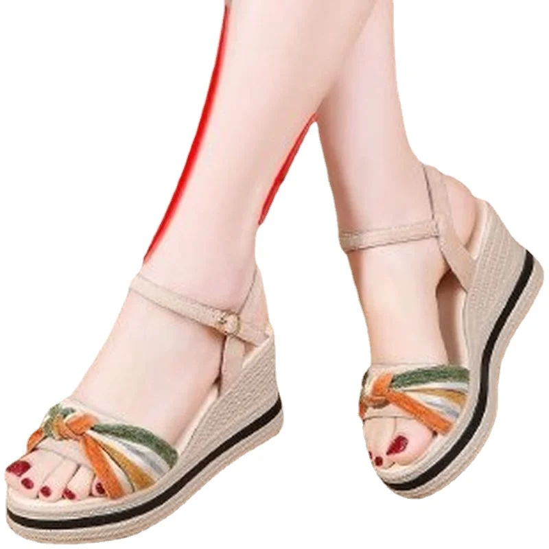 

Summer Ladies Outdoor Casual Sandals Trendy Suede Metal Buckle Women Sandals Height Increasing 7CM Platform Sandals for Women