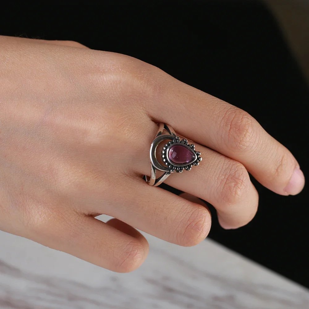 Кольцо на палец с натуральным аметистом 7 Х9 мм