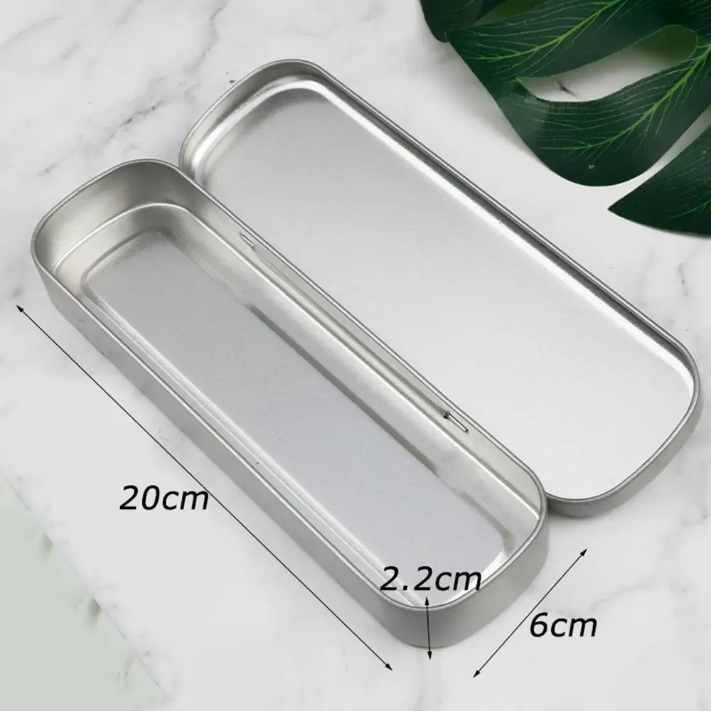 

Серебристый металлический пенал