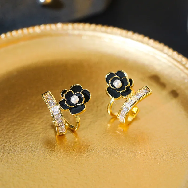 

Black Camellia Earring Zircon Delicate Small Flower Retro Stud Earrings For Girl Romantic Valentines Day Luxury Accessories