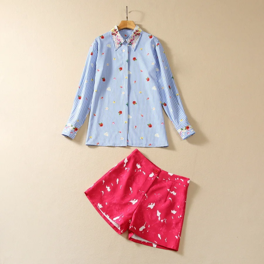 

Женская одежда в европейском и американском стиле, Новинка осени 2023, полосатая рубашка с длинными рукавами и отворотами из бисера и шорты с принтом, модный костюм