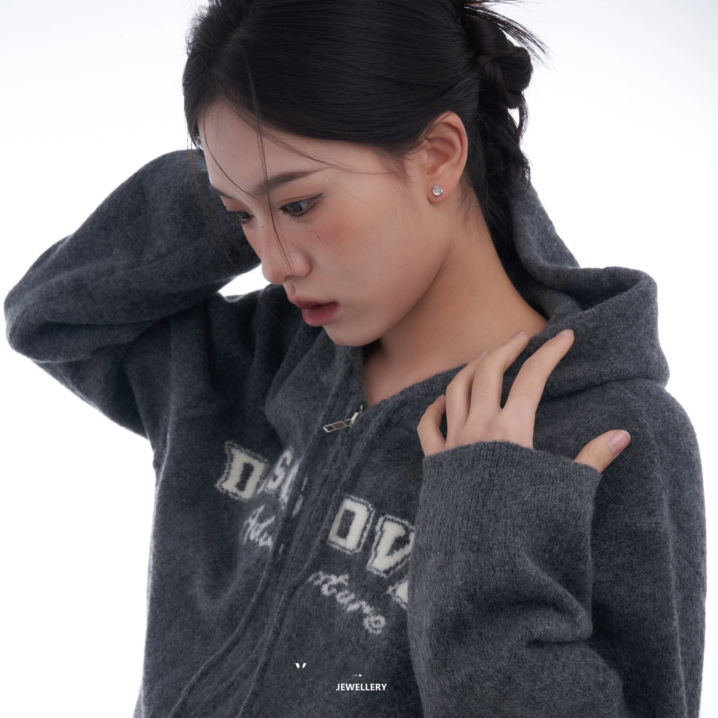 Густой снег на карнизе! Женские серьги-гвоздики из стерлингового серебра с белым