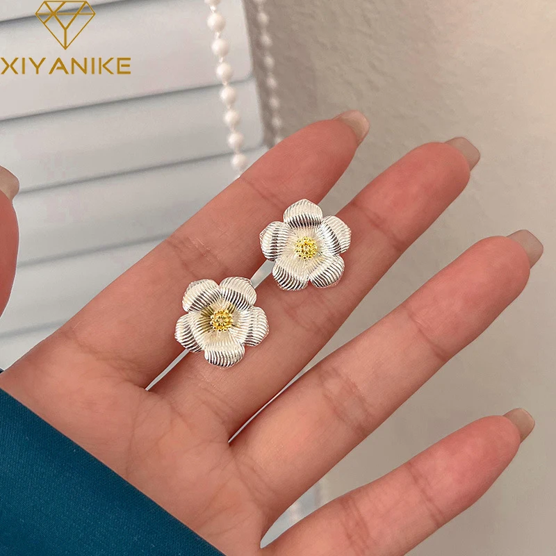 

XIYANIKE Elegant Gardenia Stud Piercing Earrings For Women Beauty Fashion Flower Ear Jewelry Party Girl Gift Wedding Pendientes