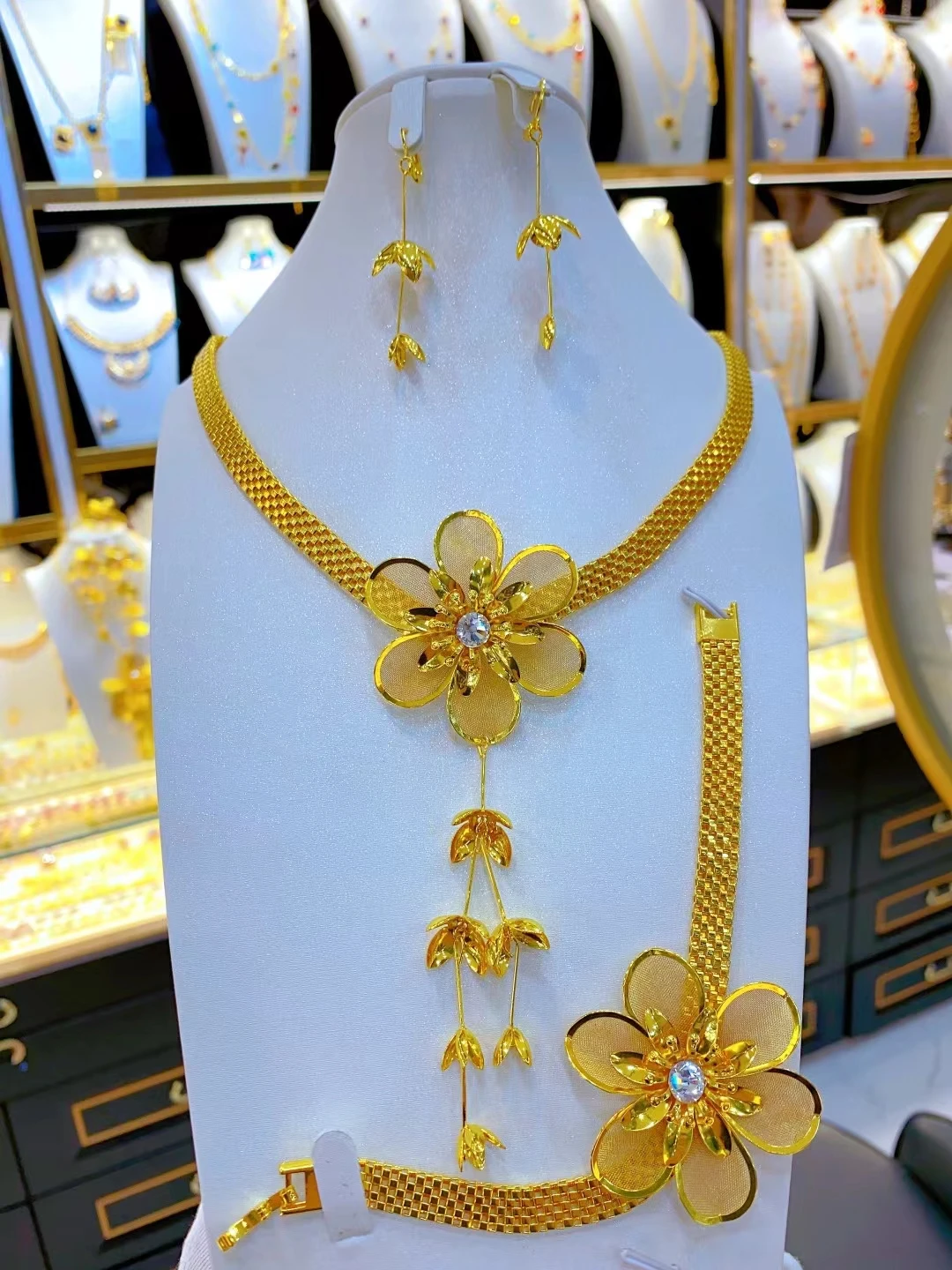 2024 Дубай новое позолоченное ожерелье серьги кольцо браслет Свадебная вечеринка