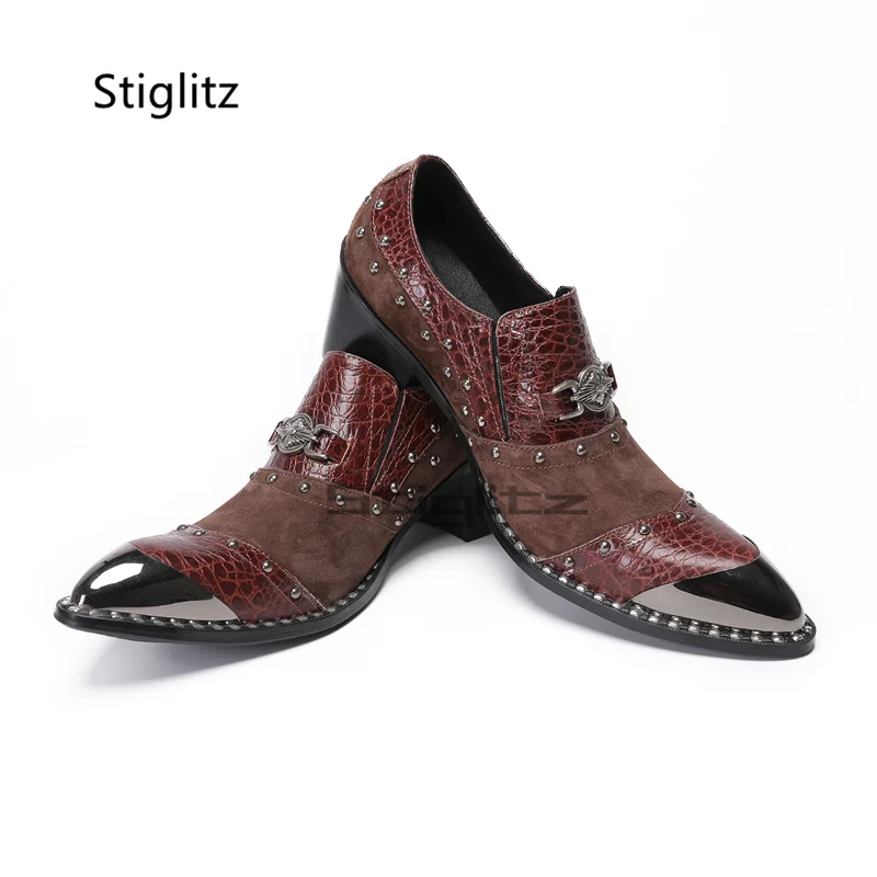 Мужские модельные туфли на высоком каблуке с металлической пряжкой из