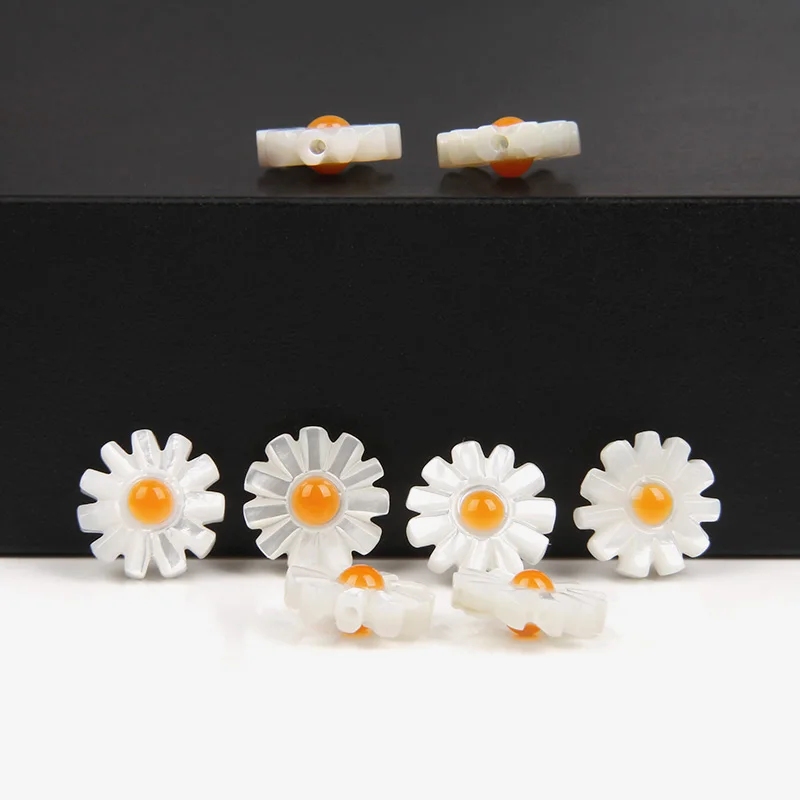 

Wholesale Mother of Pearl Shell Sunflower Beads Charms Daisy Pearl Shell Loose Beads for Jewelry Making DIY Bracelet Accessories