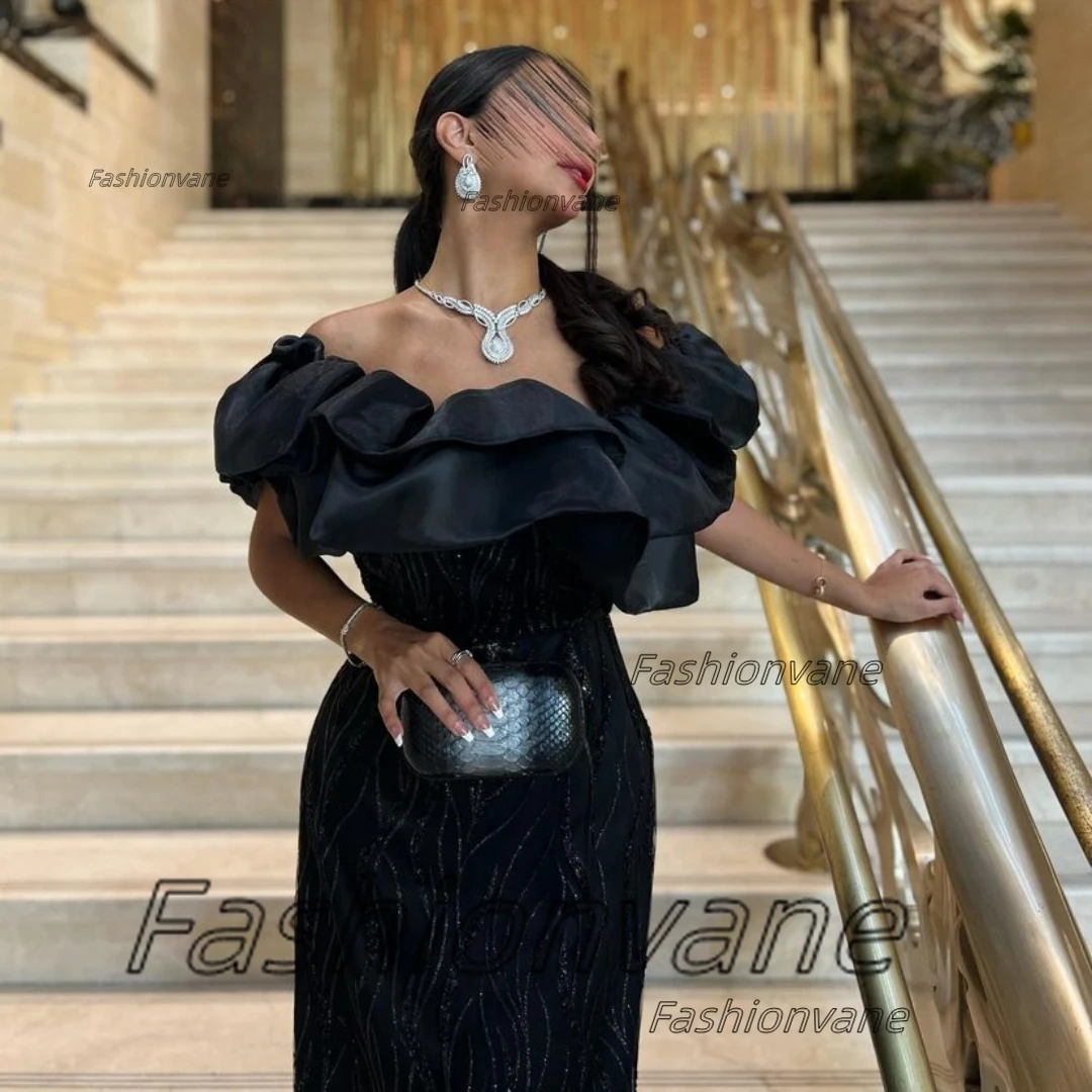 Женское вечернее платье с юбкой годе открытыми плечами и молнией на спине