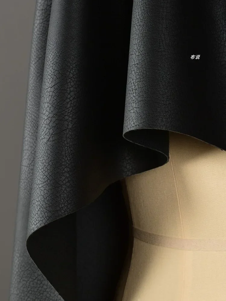 Кожаная ткань темно-черная матовая мягкая Водонепроницаемая износостойкая