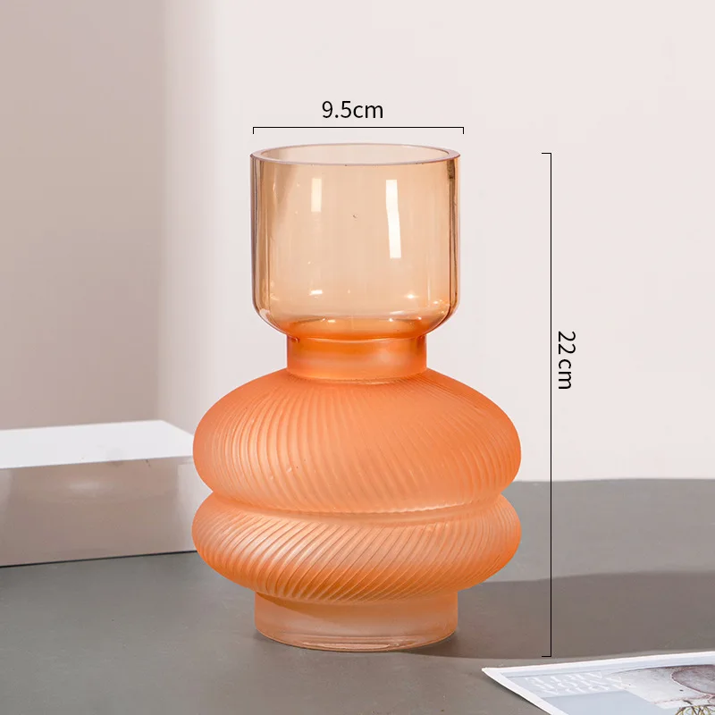 

Стеклянная ваза для цветов