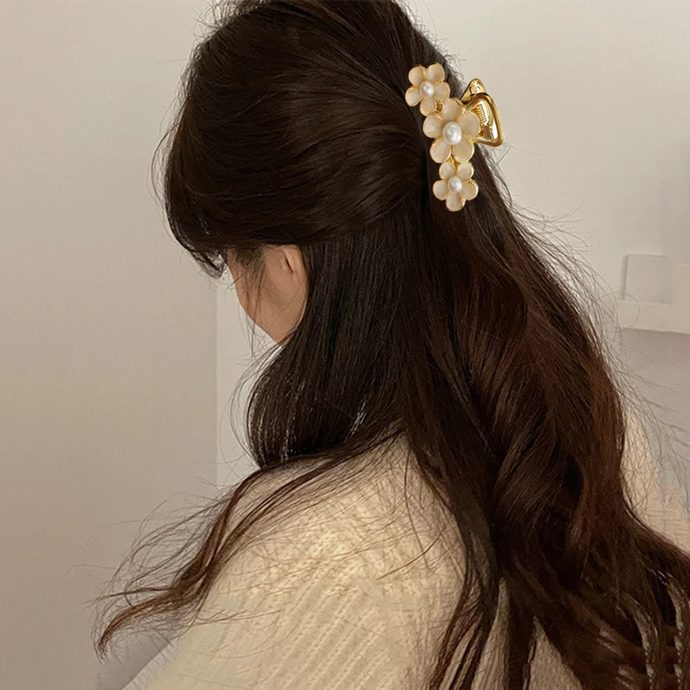 

Женская заколка для волос AWAYTR, металлическая заколка для волос с золотыми цветами и жемчужинами, аксессуар для волос в стиле ретро