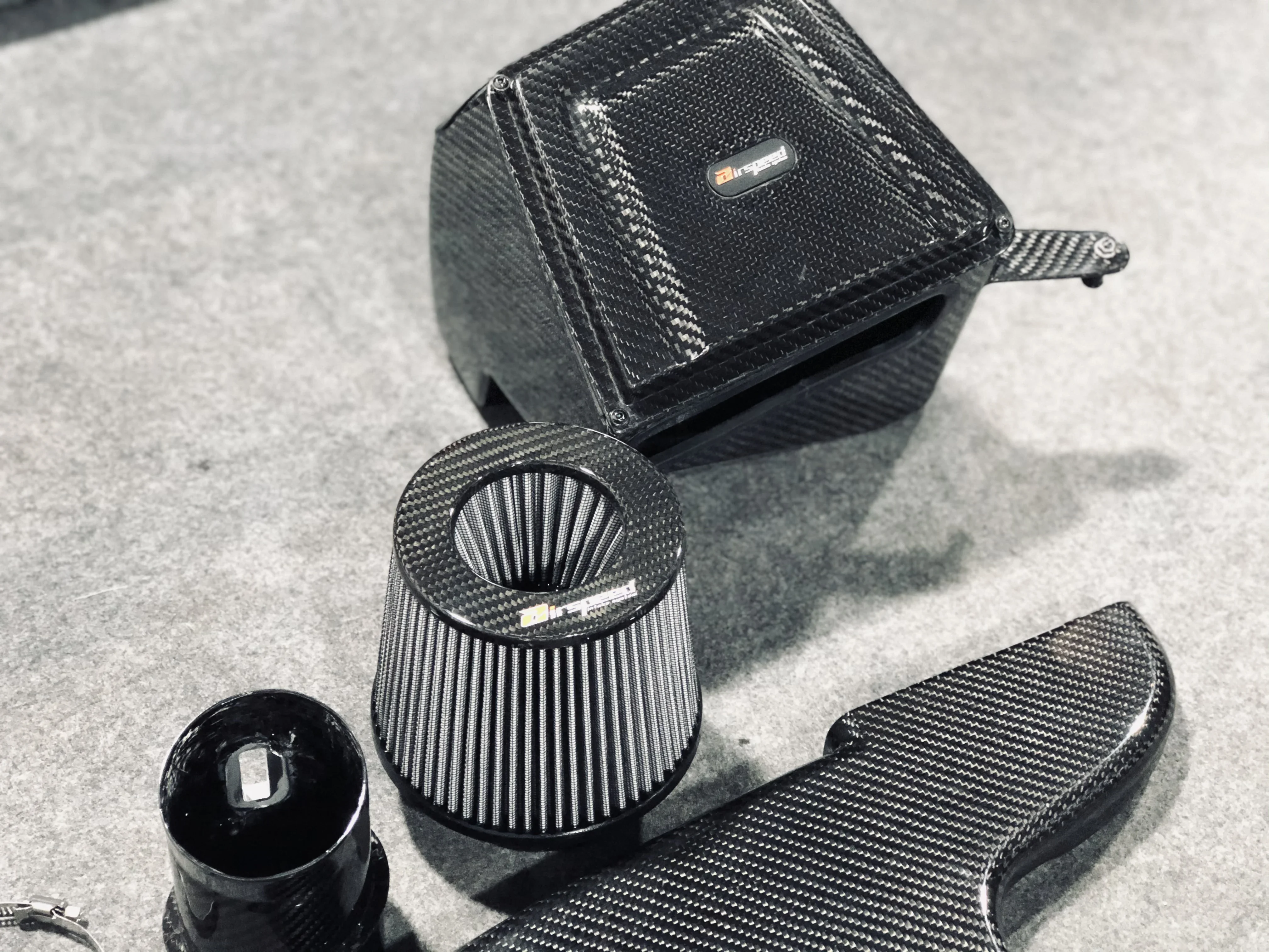 Комплекты системы впуска холодного воздуха из 100% сухого углеродного волокна