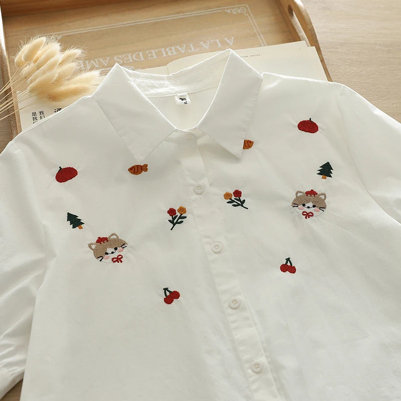 Женская однобортная рубашка с вышивкой вишневый цвет белая коротким рукавом