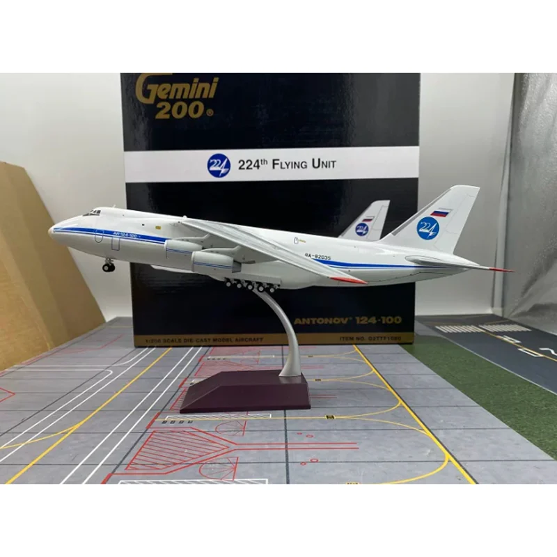 Фото Коллекционная декоративная модель самолета Geminijets AN-124-100 (RA-82035) ВВС России, масштаб 1:200, из литого сплава №2